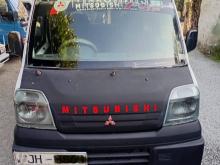 Mitsubishi MiniCab 2000 Van