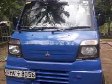 Mitsubishi Minicab 2000 Van