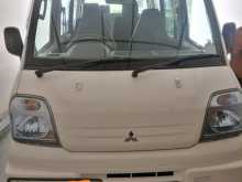 Mitsubishi Minicab 2000 Van