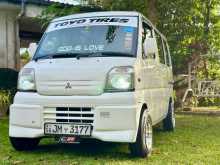 Mitsubishi Minicab 2000 Van