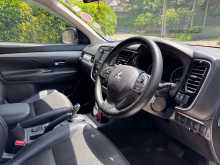 https://riyasewana.com/uploads/mitsubishi-mitsubishi-outlander-111061422153.jpg