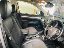https://riyasewana.com/uploads/mitsubishi-mitsubishi-outlander-16164150656.jpg