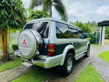 https://riyasewana.com/uploads/mitsubishi-mitsubishi-pajero-1412524022493.jpg