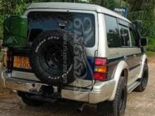 https://riyasewana.com/uploads/mitsubishi-mitsubishi-pajero-484057401260.jpg