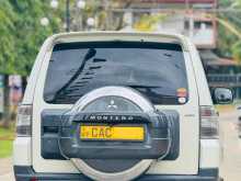https://riyasewana.com/uploads/mitsubishi-montero-1111383822932.jpg