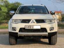 Mitsubishi MONTERO 2011 SUV