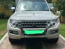 https://riyasewana.com/uploads/mitsubishi-montero-12185136142.jpg