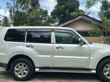 https://riyasewana.com/uploads/mitsubishi-montero-12185136163.jpg