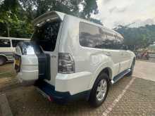 https://riyasewana.com/uploads/mitsubishi-montero-1271838114.jpg