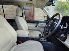 https://riyasewana.com/uploads/mitsubishi-montero-1291041335.jpg