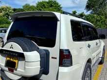 https://riyasewana.com/uploads/mitsubishi-montero-1316543822873.jpg