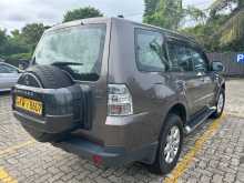 https://riyasewana.com/uploads/mitsubishi-montero-15133909414.jpg