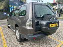 https://riyasewana.com/uploads/mitsubishi-montero-15133909973.jpg
