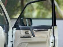 https://riyasewana.com/uploads/mitsubishi-montero-18183453844.jpg