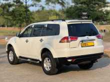 https://riyasewana.com/uploads/mitsubishi-montero-19132148693.jpg