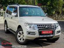 https://riyasewana.com/uploads/mitsubishi-montero-1st-14114650832.jpg