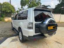 https://riyasewana.com/uploads/mitsubishi-montero-1st-2013-305433612232.jpg