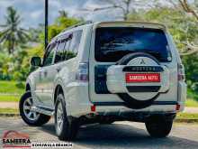 https://riyasewana.com/uploads/mitsubishi-montero-1st-5114059903.jpg
