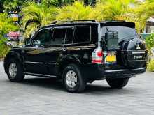https://riyasewana.com/uploads/mitsubishi-montero-2-8cc-2005-1815423112442.jpg