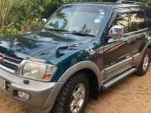 Mitsubishi MONTERO 2000 SUV