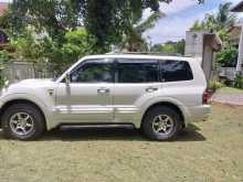 Mitsubishi MONTERO 2000 SUV