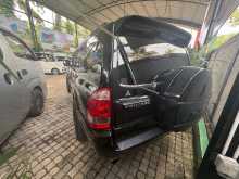 https://riyasewana.com/uploads/mitsubishi-montero-2004-2610460412402.jpg