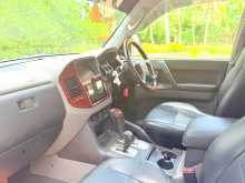 https://riyasewana.com/uploads/mitsubishi-montero-2005-197501212744.jpg