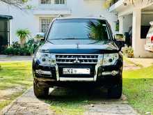 https://riyasewana.com/uploads/mitsubishi-montero-2010-1020423112581.jpg