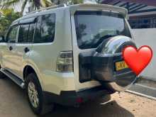 https://riyasewana.com/uploads/mitsubishi-montero-2013-1215120712752.jpg
