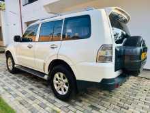 https://riyasewana.com/uploads/mitsubishi-montero-2013-1420024612962.jpg