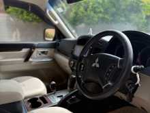 https://riyasewana.com/uploads/mitsubishi-montero-2013-1915593112643.jpg