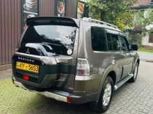 https://riyasewana.com/uploads/mitsubishi-montero-2013-2015462212624.jpg
