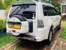 https://riyasewana.com/uploads/mitsubishi-montero-2013-211075412653.jpg