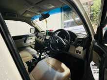https://riyasewana.com/uploads/mitsubishi-montero-2013-2113385012974.jpg