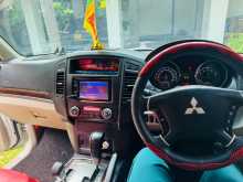 https://riyasewana.com/uploads/mitsubishi-montero-2013-2415234912033.jpg