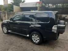 https://riyasewana.com/uploads/mitsubishi-montero-2013-2723124812693.jpg