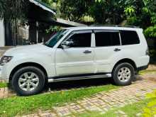 https://riyasewana.com/uploads/mitsubishi-montero-2013-817023412354.jpg