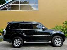 https://riyasewana.com/uploads/mitsubishi-montero-2013-911362412993.jpg