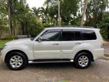 https://riyasewana.com/uploads/mitsubishi-montero-2015-2110304112583.jpg