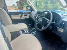 https://riyasewana.com/uploads/mitsubishi-montero-2015-2516530012234.jpg