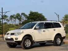 Mitsubishi MONTERO 2011 SUV