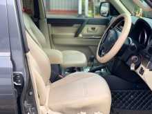 https://riyasewana.com/uploads/mitsubishi-montero-2210204615.jpg