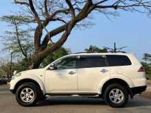 https://riyasewana.com/uploads/mitsubishi-montero-22142539824.jpg