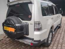 https://riyasewana.com/uploads/mitsubishi-montero-2218064222452.jpg