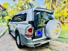 https://riyasewana.com/uploads/mitsubishi-montero-22185617652.jpg