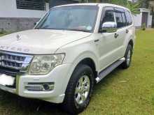 Mitsubishi Montero 2010 SUV