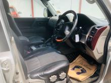https://riyasewana.com/uploads/mitsubishi-montero-312473817095.jpg