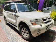 Mitsubishi MONTERO 2003 SUV