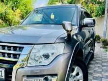https://riyasewana.com/uploads/mitsubishi-montero-center-1710451422302.jpg