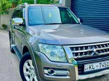 Mitsubishi MONTERO Canter SPARE WHEAL 2010 SUV